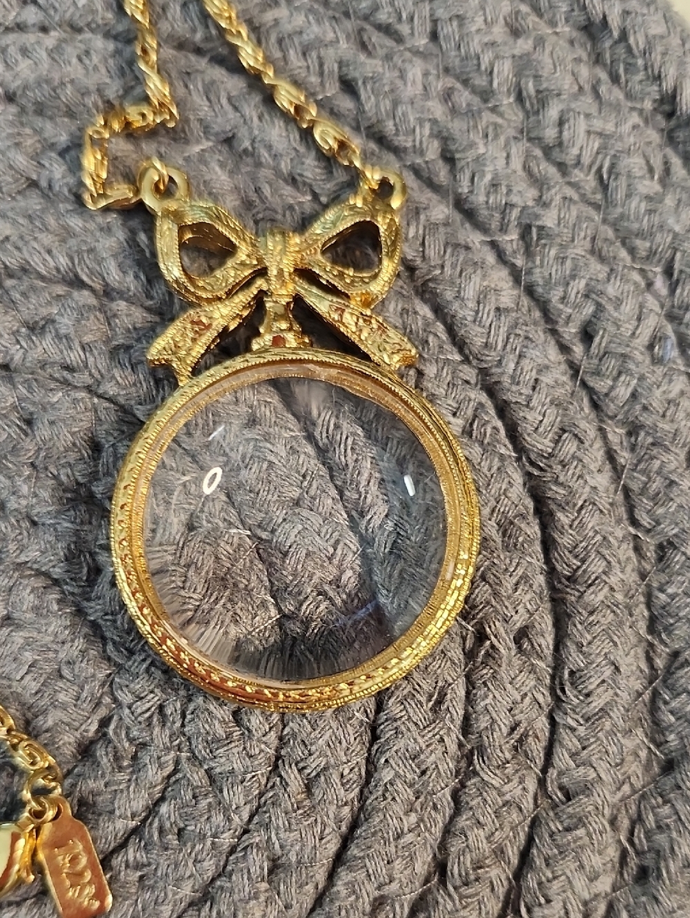 1928 Jewelry Vintage Goldtone Magnifying Necklace 28" Chain - Picture 5 of 6